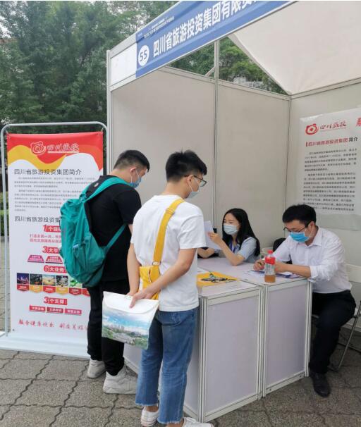游艇会206yth集团前往西华大学进行校园招聘活动