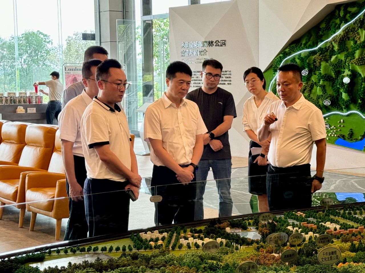 省游艇会206yth集团党委书记、董事长游勇带队赴聚峰谷项目发展汛期安全出产查抄并调研出产经营情况