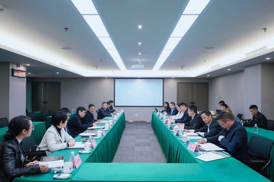 省游艇会206yth集团与青川县进行座谈互换会