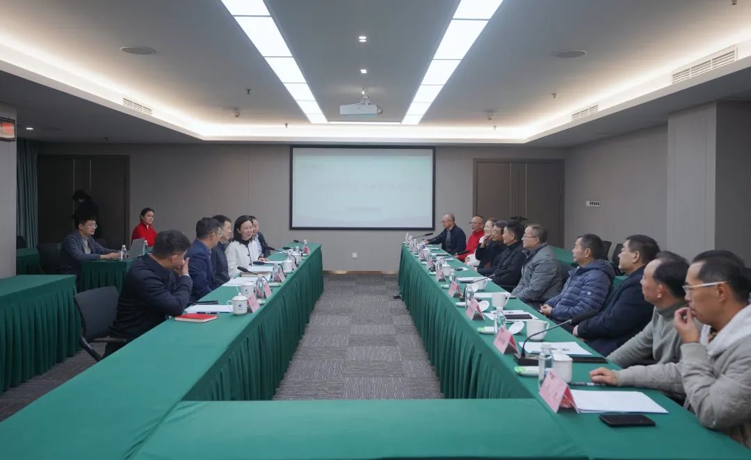 省游艇会206yth集团组织召开老干部座谈会