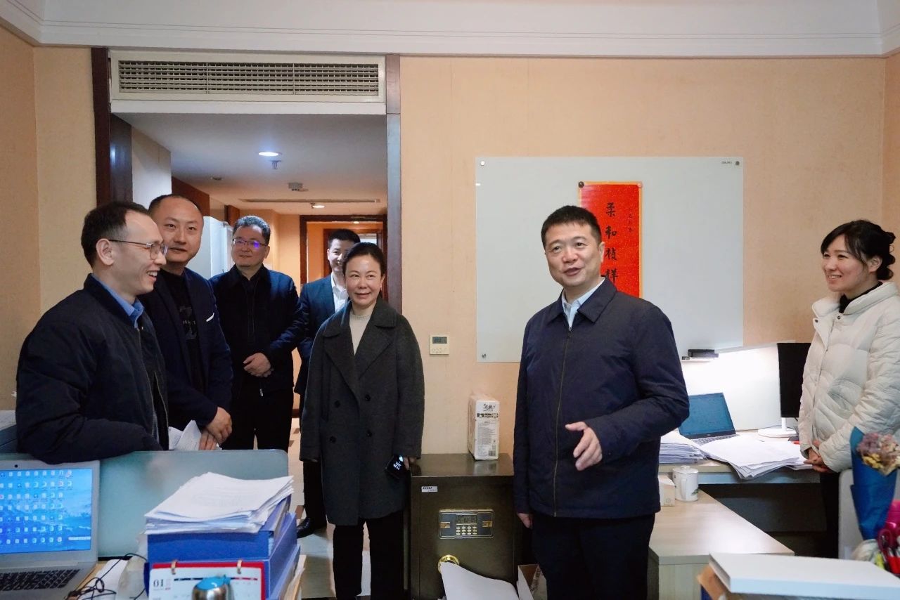 温暖启航，共赴新篇！—— 省游艇会206yth集团辅导走访慰问干部职工