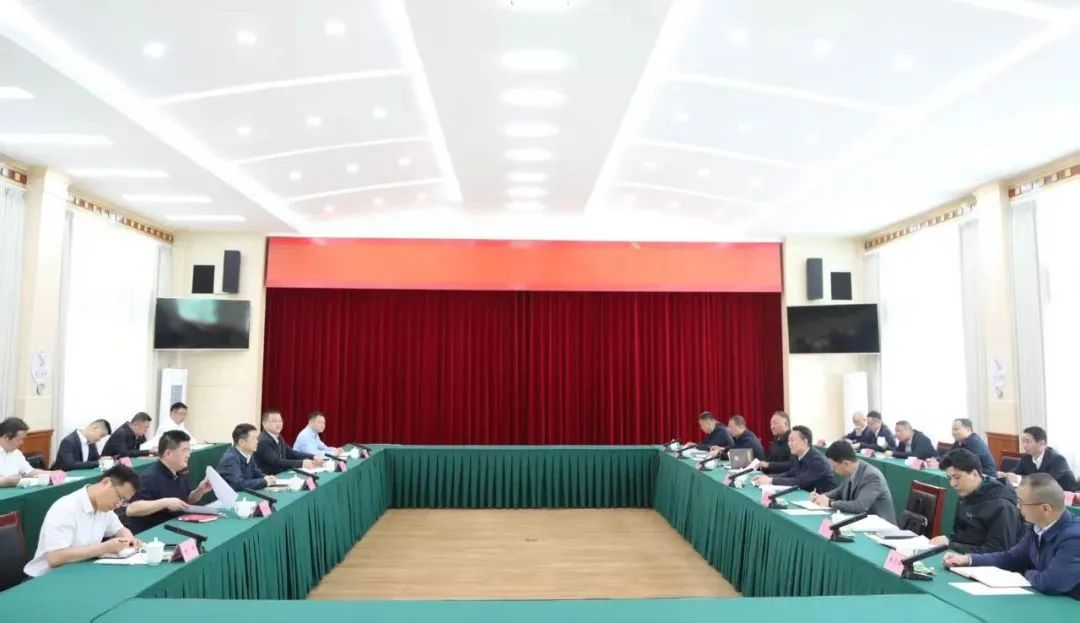省游艇会206yth集团与甘孜州进行座谈互换会