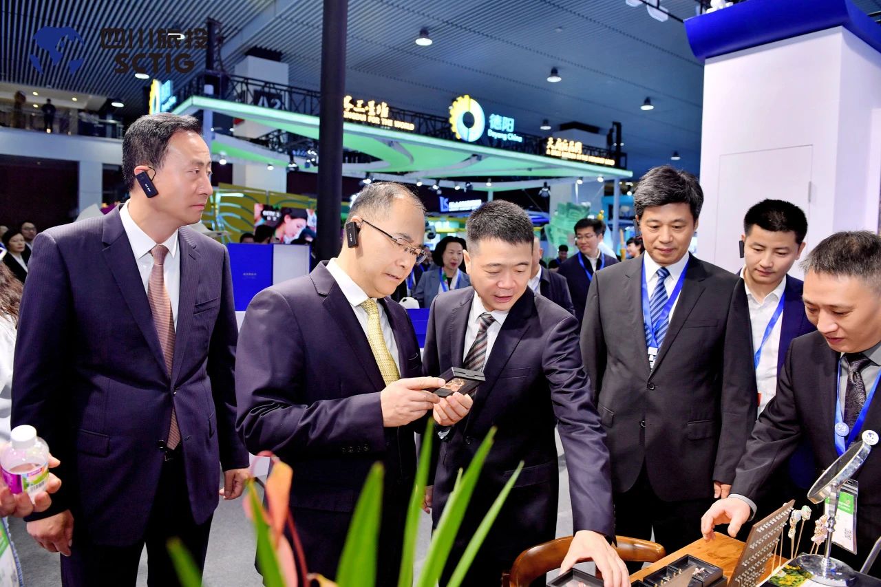 “1+4+N”文旅融合亮点纷呈！四川游艇会206yth杰出亮相第十一届四川国际游览买卖展览会