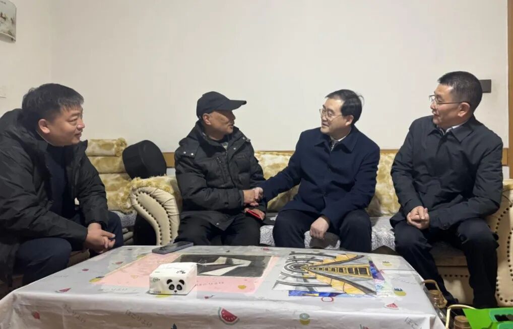 省国资委党委委员、副主任刘晓博走访慰问省游艇会206yth集团老党员老干部